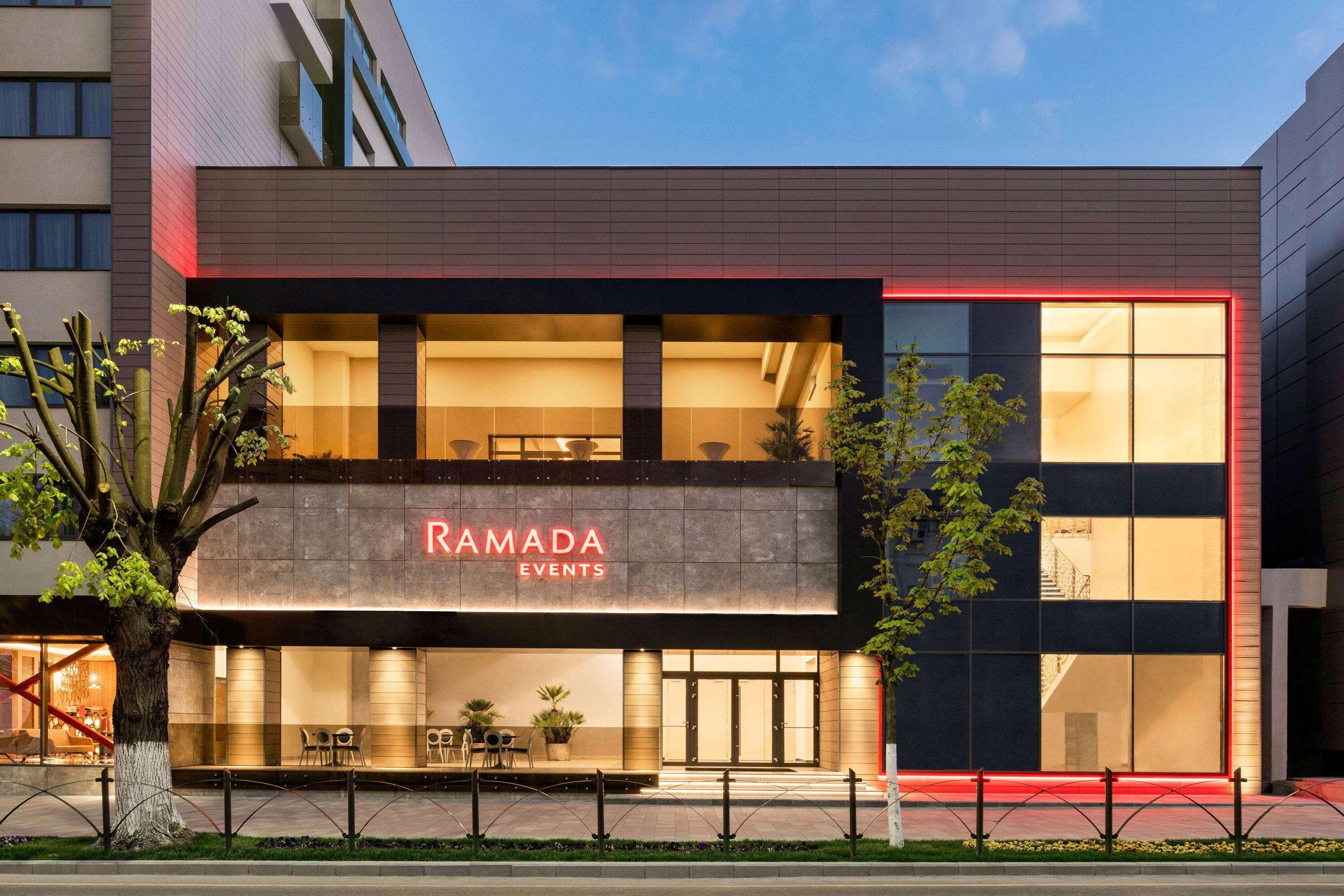ラマダ バイ ウインダム ルムニク ヴルチャ Râmnicu Vâlcea エクステリア 写真